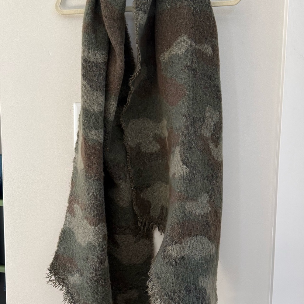 Camouflage Patterned Scarf